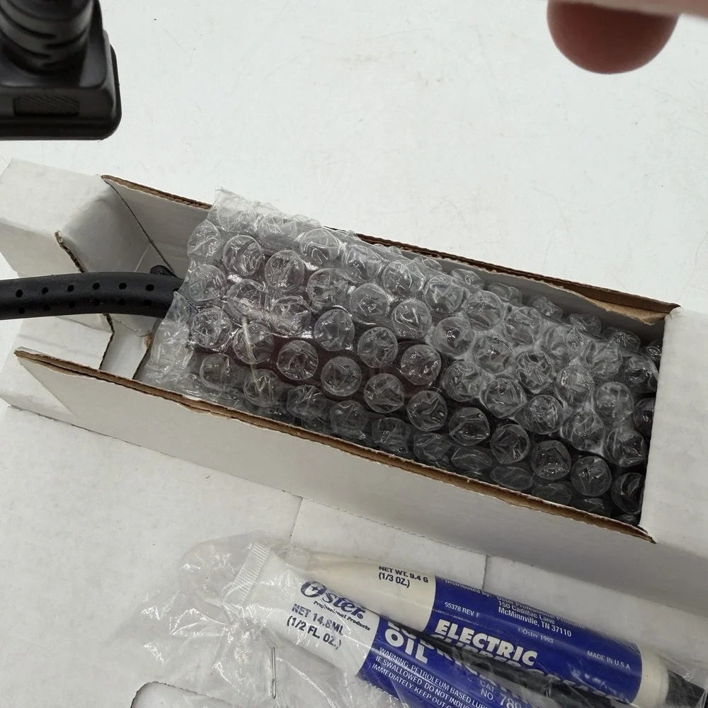 Oster Classic 76 Universal Motor Clipper with Detachable Blades - Brown - Picture 9 of 9